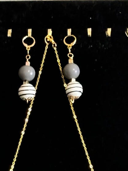 ELEGANT ASSORTED WOODEN BALLS NECKLACE SET