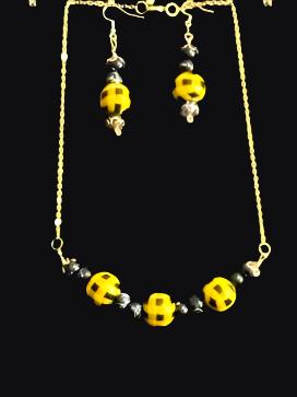 ELEGANT ASSORTED WOODEN BALLS NECKLACE SET